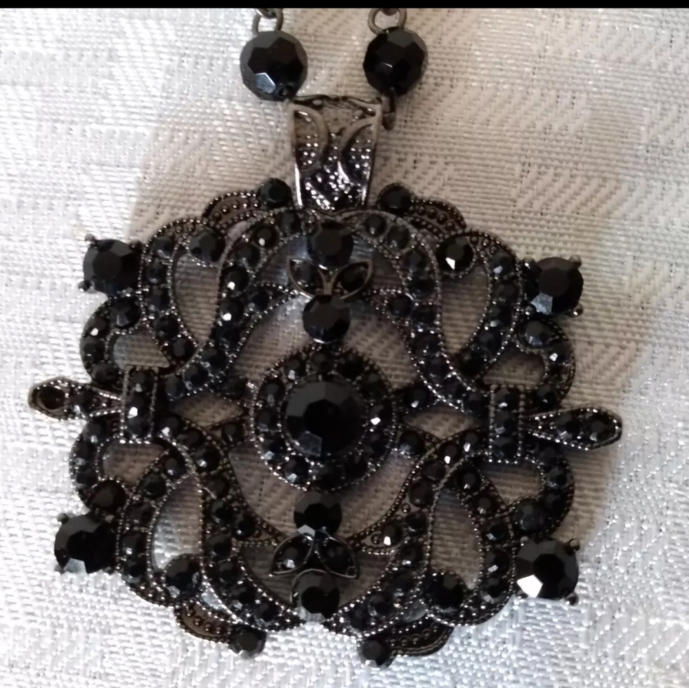 Lia Sophia Black Glass Beaded Pendant Choker Statement Necklace 15" + 2 1/4 Ex - Picture 5 of 5